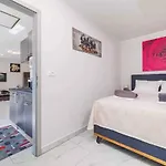 In 50595 Apartment *